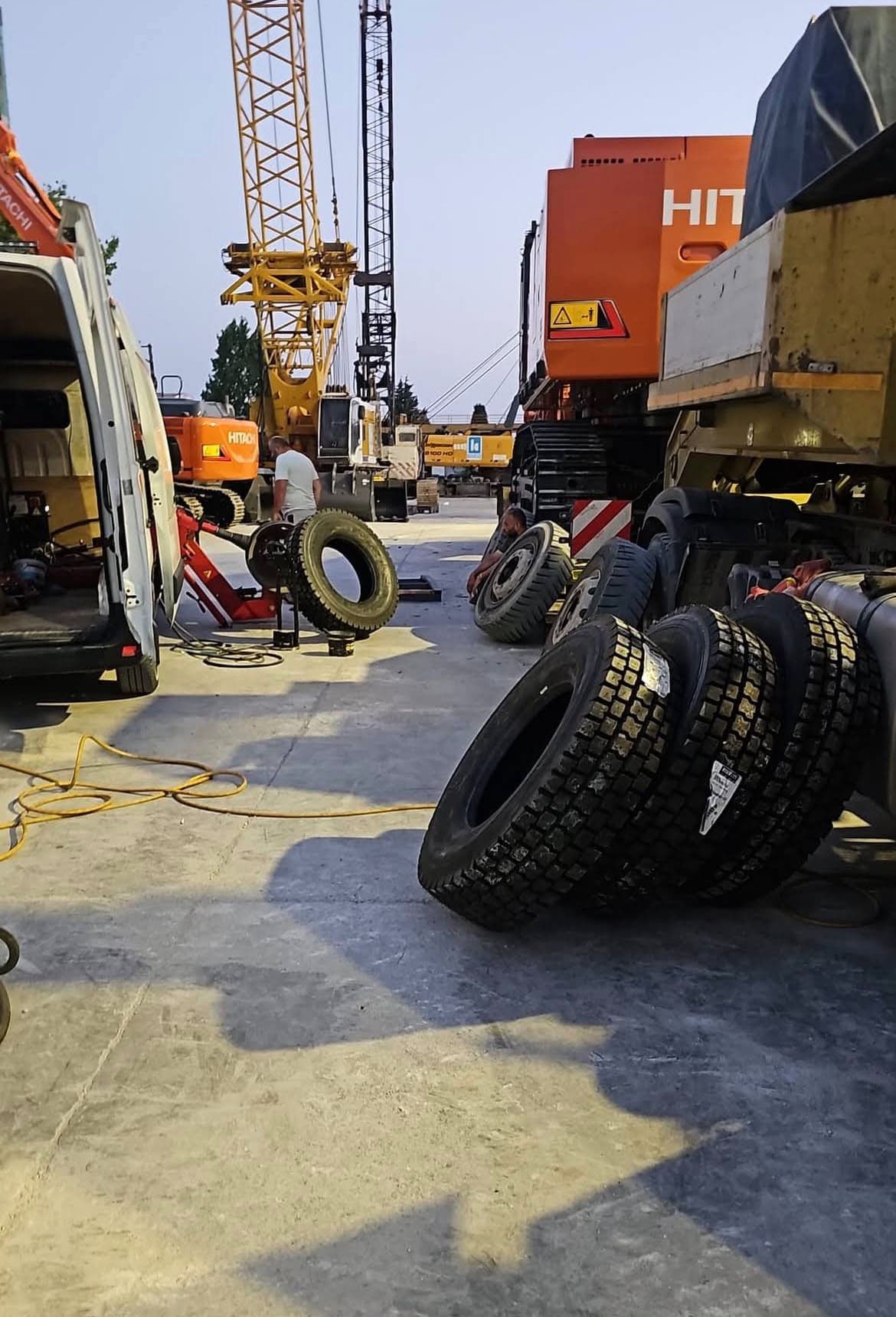 Ağır vasıta lastiklerinin sahada mobil servis ile değiştirilmesi